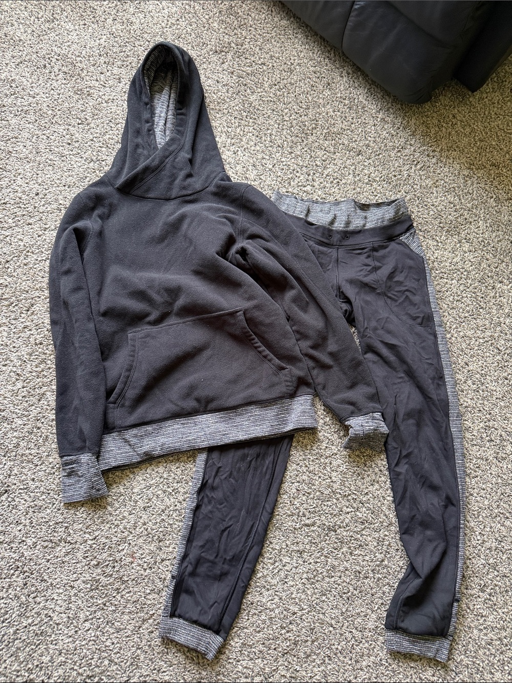 lululemon athletica Black & Gray Hooded Sweatshirt and Joggers Set